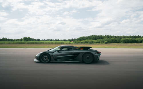 Una Koenigsegg Jesko Absolut, un’hypercar elegante e aerodinamica, mostrata in una... 7680x4800