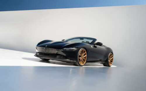 Una Ferrari Roma, elegante e raffinata, un’auto sportiva di lusso che mette in risalto... 7680x4800