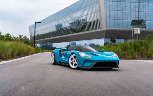 Una Ford GT, supercar ad alte prestazioni, caratterizzata dalla sua inconfondibile... 7680x4800