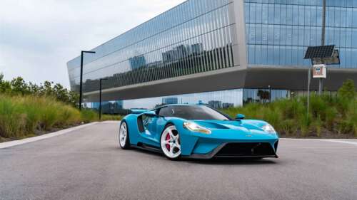 Una Ford GT, supercar ad alte prestazioni, caratterizzata dalla sua inconfondibile... 4K (Ultra HD)