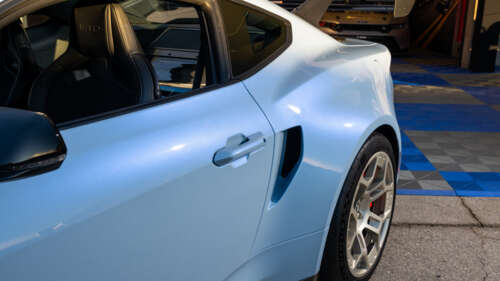 Una vista dettagliata della Ford Mustang GTD, che ne mette in risalto il design aerodinamico... 8K