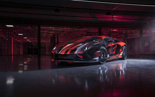 Una Lamborghini Aventador S, supercar elegante e dalle prestazioni elevate, caratterizzata... 7680x4800