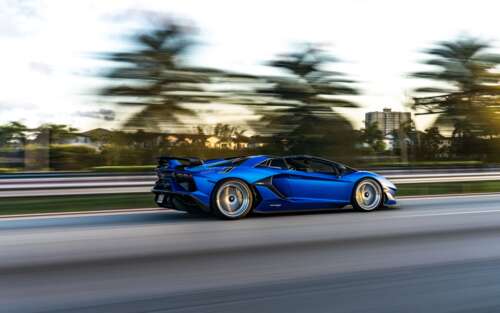 Un’immagine ravvicinata di una Lamborghini Aventador SVJ che mette in risalto la... 7680x4800