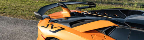 Una supercar Lamborghini Aventador SVJ ad alte prestazioni, caratterizzata da un... Dual UHD