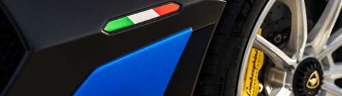 Una Lamborghini Aventador SVJ, supercar ad alte prestazioni, che mette in mostra... Dual UHD