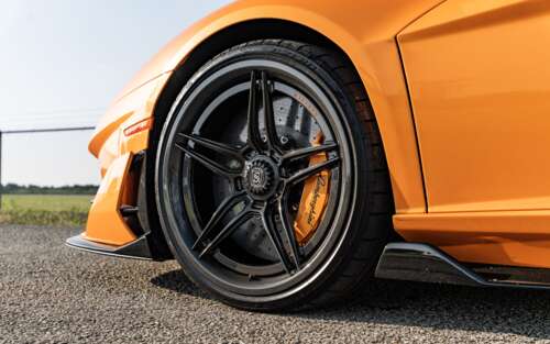 Una supercar Lamborghini Aventador SVJ ad alte prestazioni, caratterizzata dalla... 7680x4800