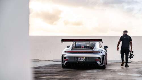 Una vista dettagliata di un’elegante e performante Porsche GT3 RS, un’auto sportiva... 4K (Ultra HD)