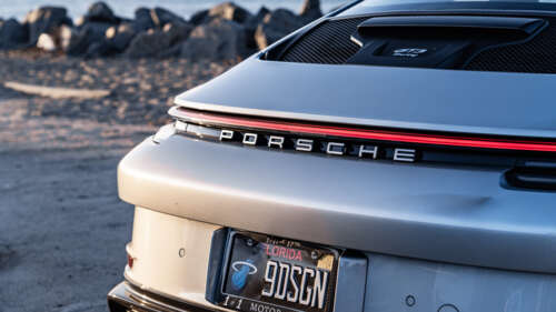 Una Porsche GT3 RS, un’auto sportiva ad alte prestazioni, caratterizzata da un design... 4K (Ultra HD)