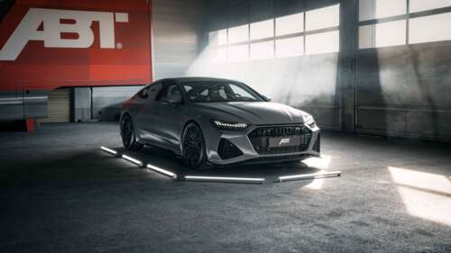 Un’Audi RS7, lussuosa auto sportiva ad alte prestazioni, caratterizzata da un design... 4K (Ultra HD)