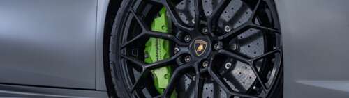 Una Lamborghini Huracan, un’auto sportiva ad alte prestazioni, ripresa in una fotografia... Dual UHD