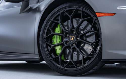 Una Lamborghini Huracan, un’auto sportiva ad alte prestazioni, ripresa in una fotografia... 7680x4800