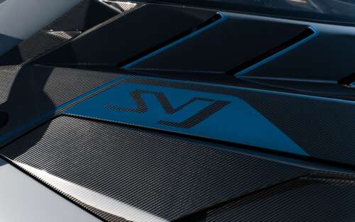 Una supercar Lamborghini dalle prestazioni elevate, caratterizzata da una carrozzeria... 7680x4800