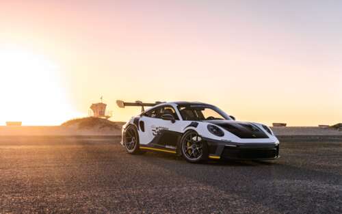 Una Porsche GT3 RS, un’auto sportiva ad alte prestazioni, caratterizzata da una carrozzeria... 7680x4800