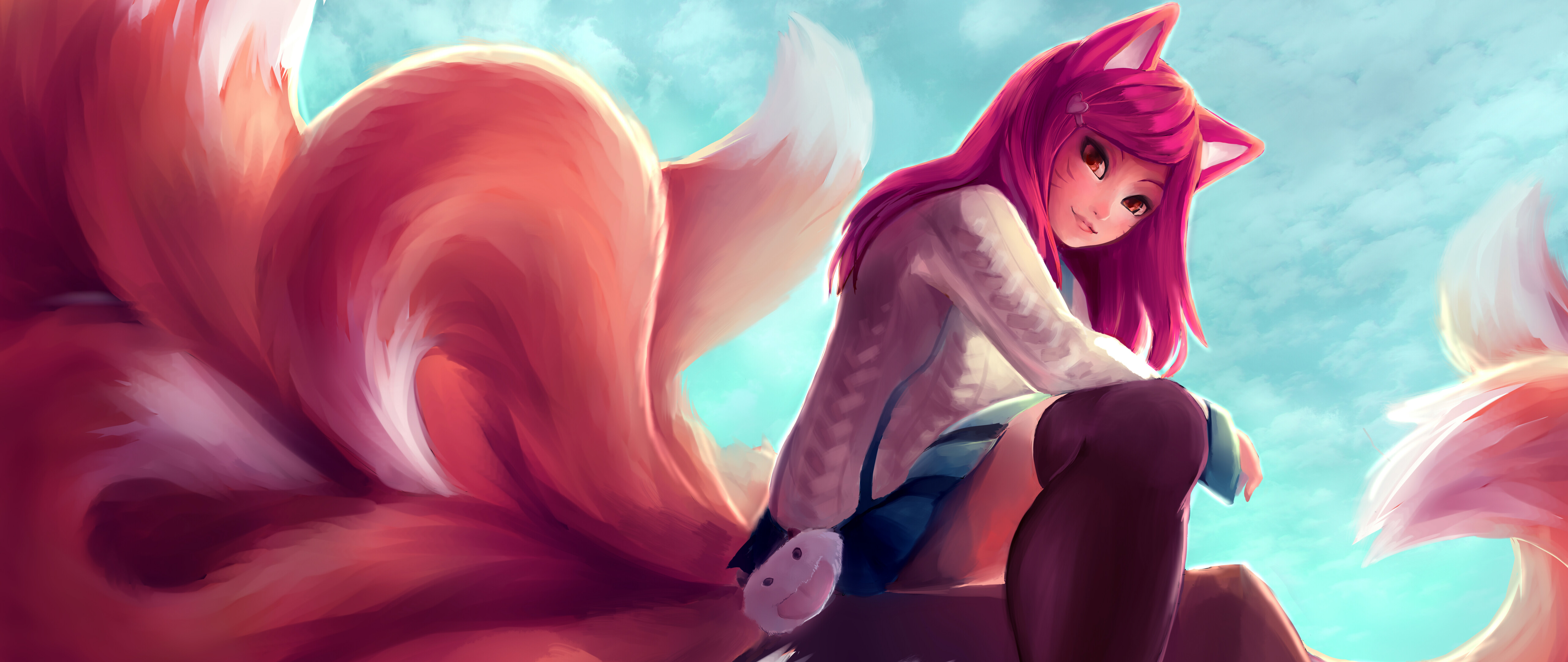 Ahri, personaggio del videogioco League of Legends, è caratterizzata da orecchie e code da volpe, una gonna e calze lunghe fino alla coscia.