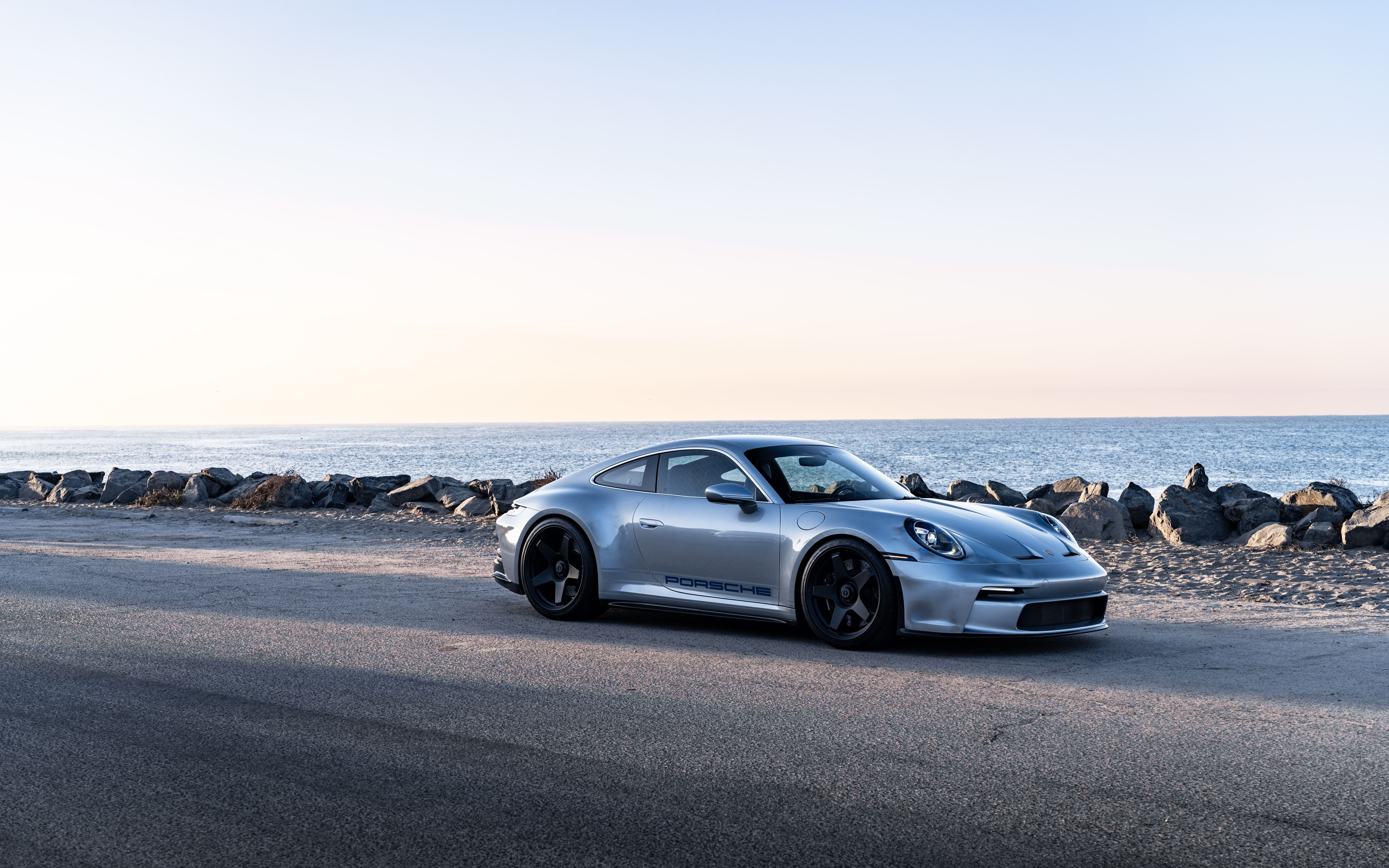 Un primo piano ad alta risoluzione di una Porsche GT3 RS.