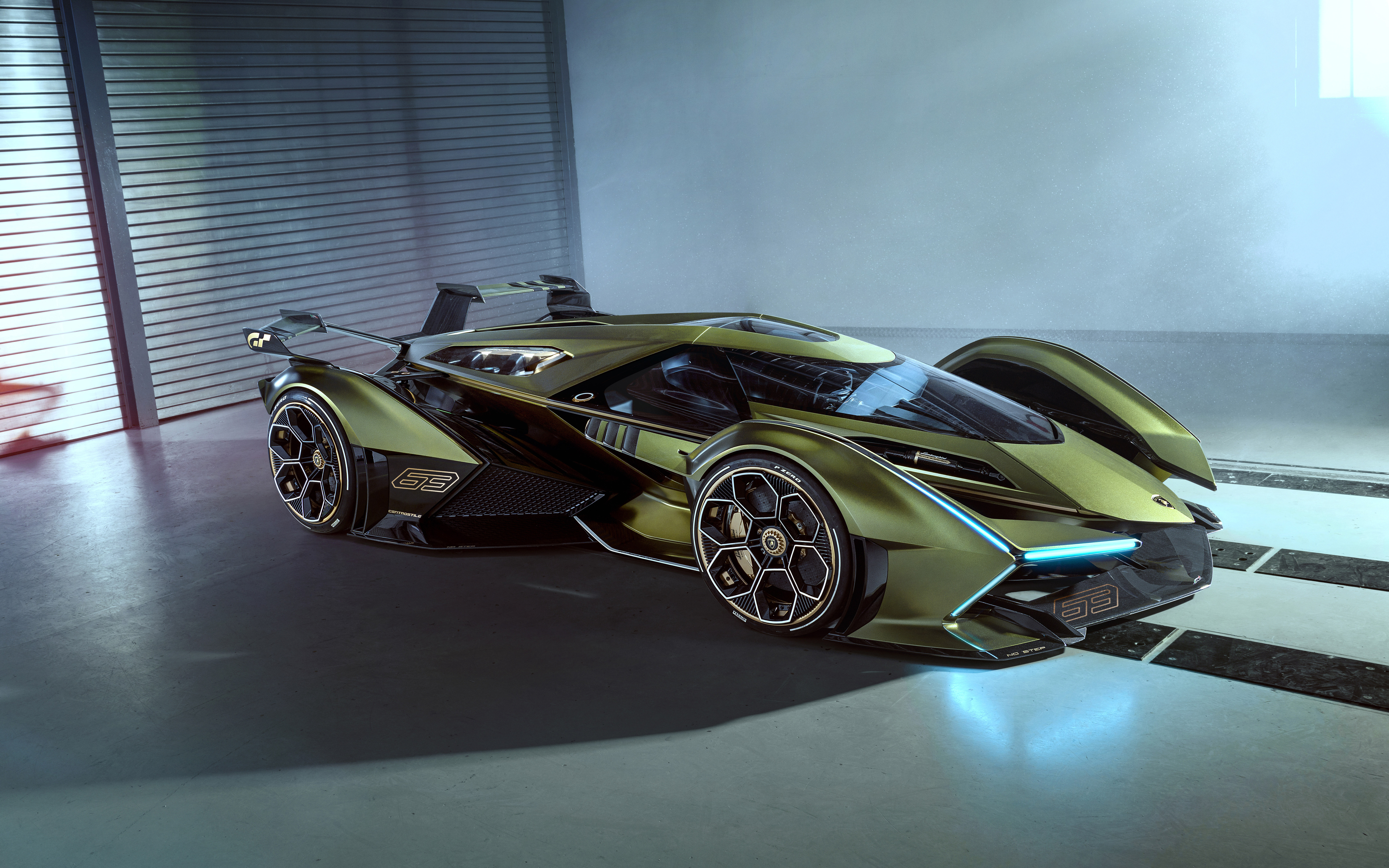 Una futuristica supercar Lamborghini Lambo V12 Vision Gran Turismo, che mette in risalto la sua silhouette aerodinamica e il suo design aggressivo.