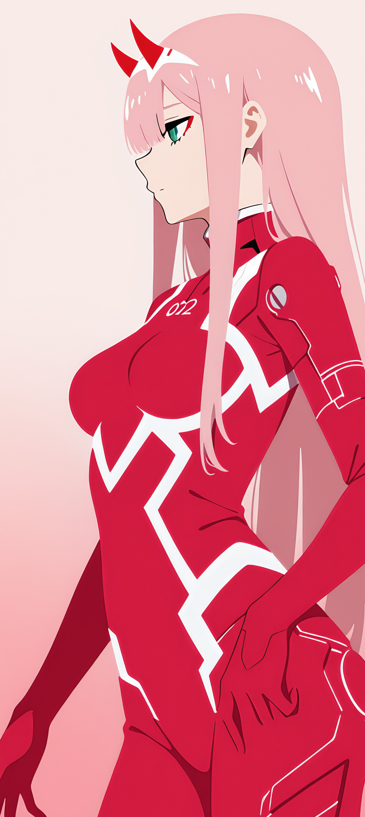 Un’illustrazione minimalista che mostra il profilo laterale del personaggio anime Zero Two. Ha lunghi capelli rosa, corna rosse e indossa una tuta rossa. Il suo volto e il suo corpo sono rappresentati come una sagoma scura su uno sfondo sfumato di colori rosa e blu.