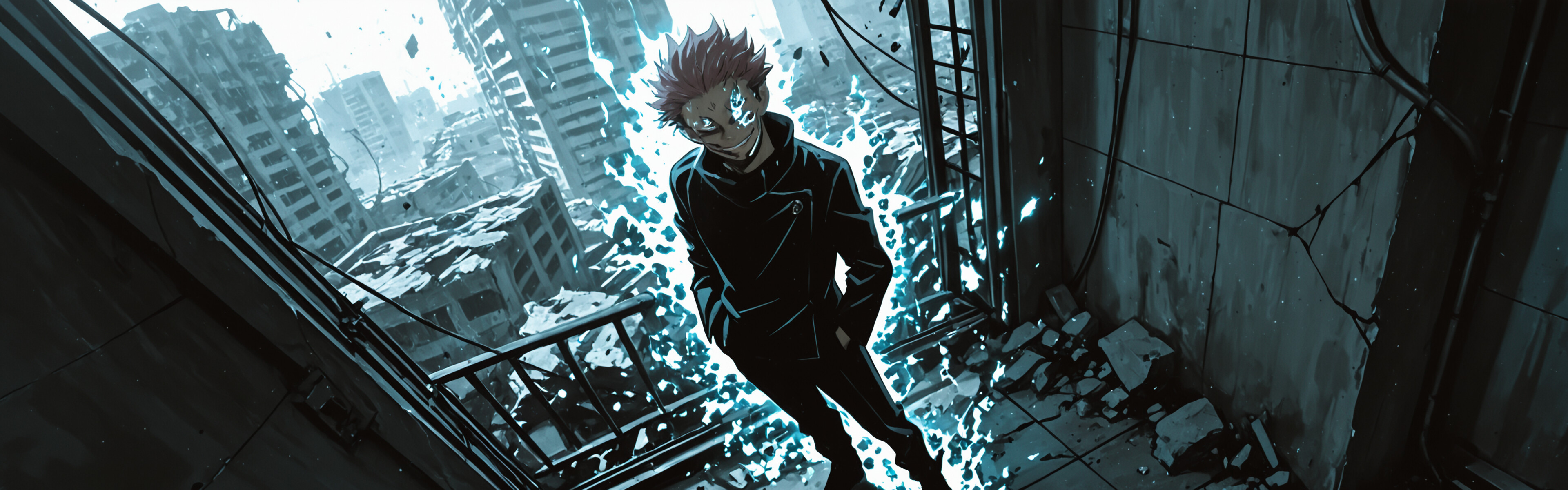 Ryomen Sukuna, personaggio di Jujutsu Kaisen, si trova in una città distrutta e, inquadrato da un’angolazione elevata, rivolge alla telecamera uno sguardo minaccioso e sprezzante.